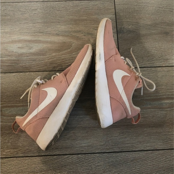 Nike Shoes - Nike Roshe One Women's Shoe